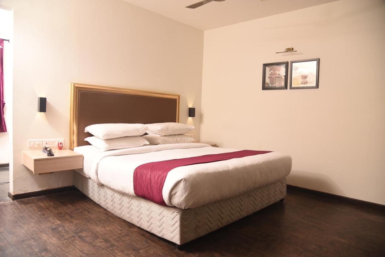 Hotel Sabareesh Park Maduraj Zewnętrze zdjęcie